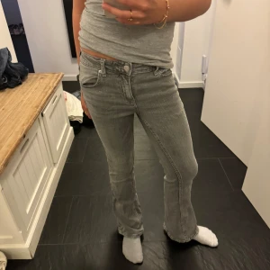 Superfina gråajeans i storlek 146❤️🥰 - Jättefina jeans från Gina tricot❤️