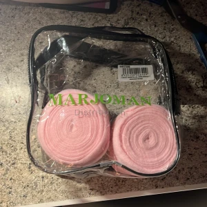 Jättefina rosa benlindor  - Två stycken rosa ben lindor, det var fyra stycken men dem andra är sönder! Aldrig använda helt nya köptes hösten 2023! Köparen står för frakten 