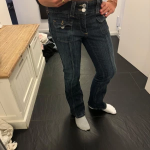 Jättefina bootcut jeans❤️❤️ - Fina byxor från hm i storlek 146 som tyvärr inte passar mig längre❤️💔❤️❤️