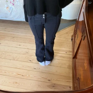 Brandy byxor - Jätte snygga brandy Melville byxor i blå! Med cargo fickor! 🤍 storlek: ONESIZE! Men passar XS- S