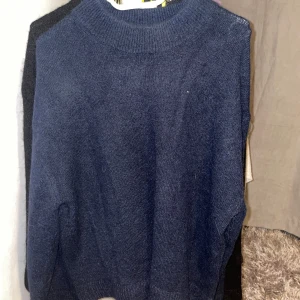 Stickad tröja  - Stickad tröja från Gina tricot. Säljer då den är för liten och inte kommer till användning. Hör av er vid intresse eller ev frågor☺️