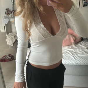 Långärmad tröja - Super söt intimissimi liknande tröja! Använd en gång 🩷