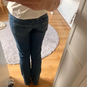 Ltb valerie jeans - !Lånade bilder! Jag köpte jeansen här på plick, säljer vidare då dem inte passade mig 💘 jättebra skick, sparsamt använda. Priset går att diskutera😽