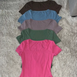 5 T-shirt bodys - 5 T-shirt bodys i bra och mjuk kvalite, i bra skick