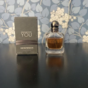 Stronger with you edt - Väldigt god och söt doft, säljer för används knappt. 40 ml kvar de på bilden