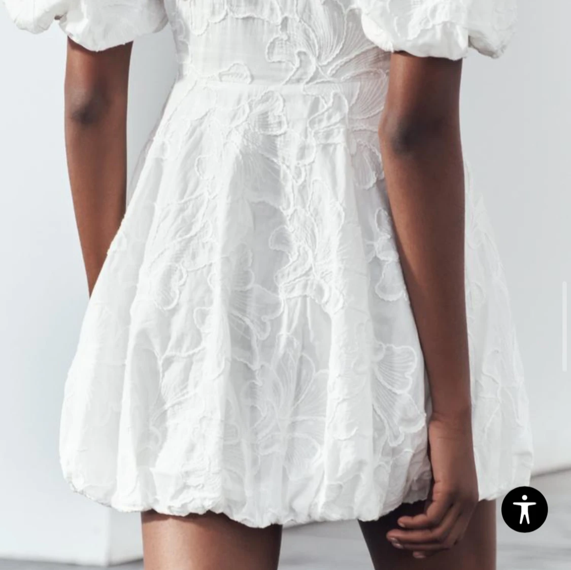 Vit klänning med puffärmar - 2