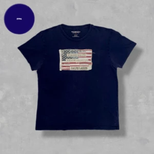 Ralph Lauren T-shirt  - Säljer nu denna grymt snygga T-shirt från Ralph Lauren. | Tröjan är i ett superbra skick, utan defekter. Storlek  M | Nypris: 1500 kr | Skriv vid funderingar! 