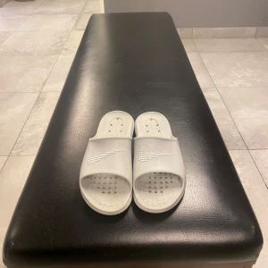 Nike tofflor  - Nike tofflor knappt använda 