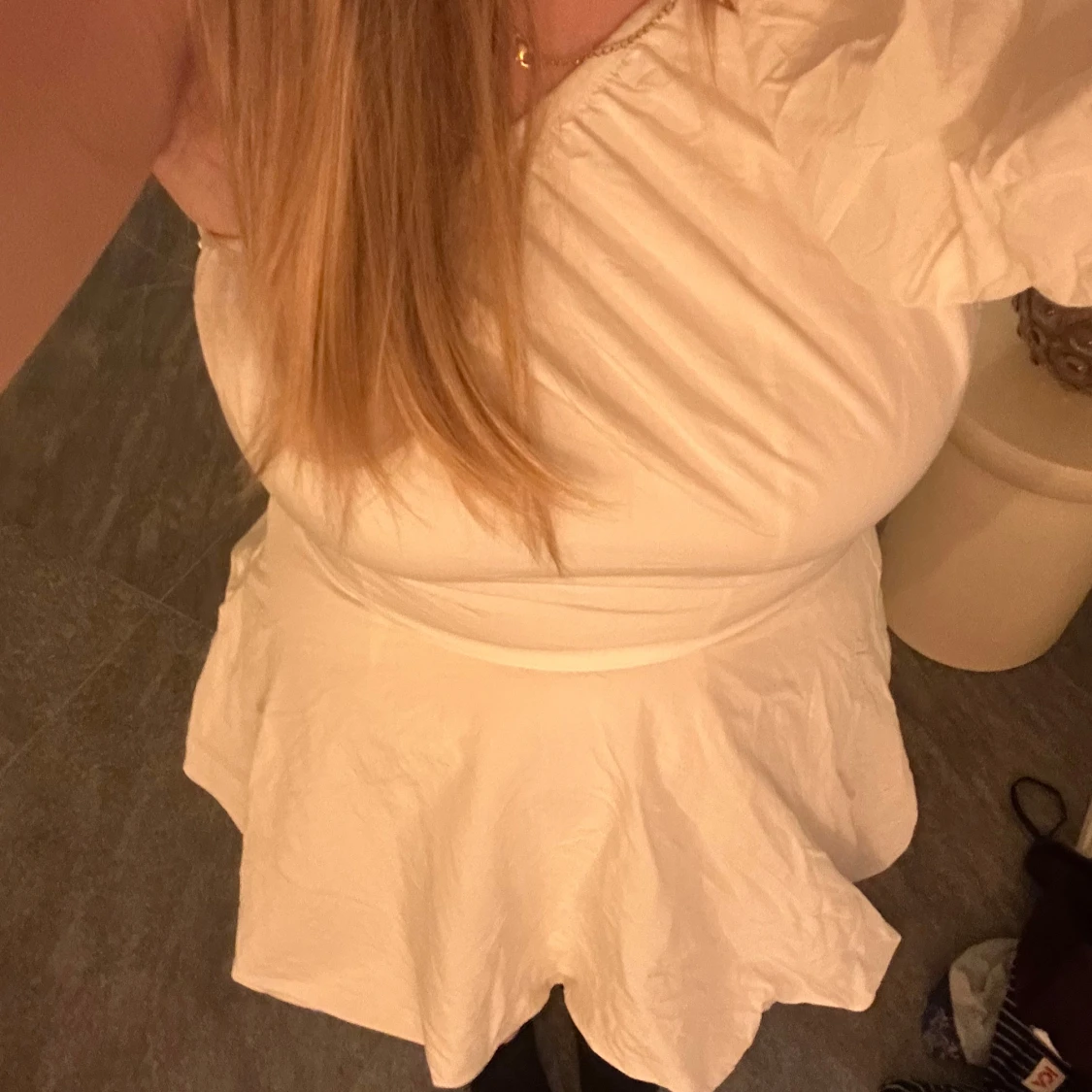 Vit oneshoulder klänning - 1