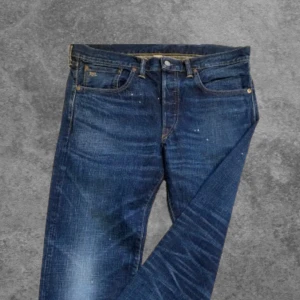 RRL jeans - Säljer ett par snygga blå jeans från Double RL i slim fit. De är tillverkade av japanskt selvedge-denim. Dessa har en otrolig wash och faid vilket gör dem ännu fetare. Färg stänk på dem vilket gör dem nästan för feta för att sälja🥹. Helt nya utan tag. Storlek 33/32 men skulle säga sitter som 34 i längd. Nypris ligger på 5500:- Mitt pris 1199:- (steal)🤗