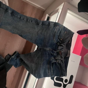 Ltb jeans valarie - Ltb jeans i nyskick! Helt slutsålda. Stl 24/30. Passar mig som är 160!