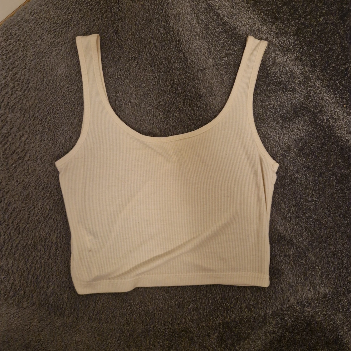 Vit ribbad linnetopp