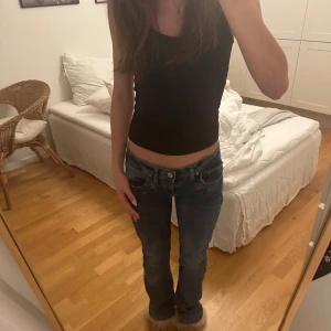 Ltb jeans - Snygga blåa ltb jeans i modellen valerie!😍 Ändast använda 2-4 gånger. Säljer då de är lite för stora för mig som är ungefär 165cm.