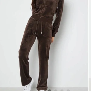 Juicy couture mjukisbyxor - Del Ray Classic Velour Pant. 