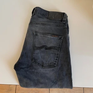 Nudie Jeans - Säljer mina Nudie jeans i den trendiga modellen Grim tim. Jeansen är knappt använda, cond 8/10. W30, L32. Nypris: 2199kr, hör av er vid minsta intresse//Vilmer  