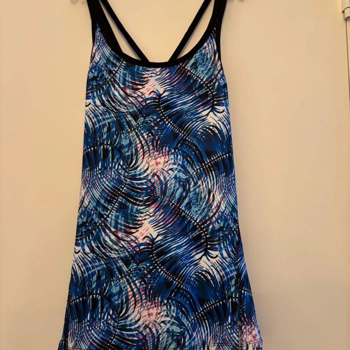 Mönstrad träningslinne och kofta. Storlek 158/164 - 90