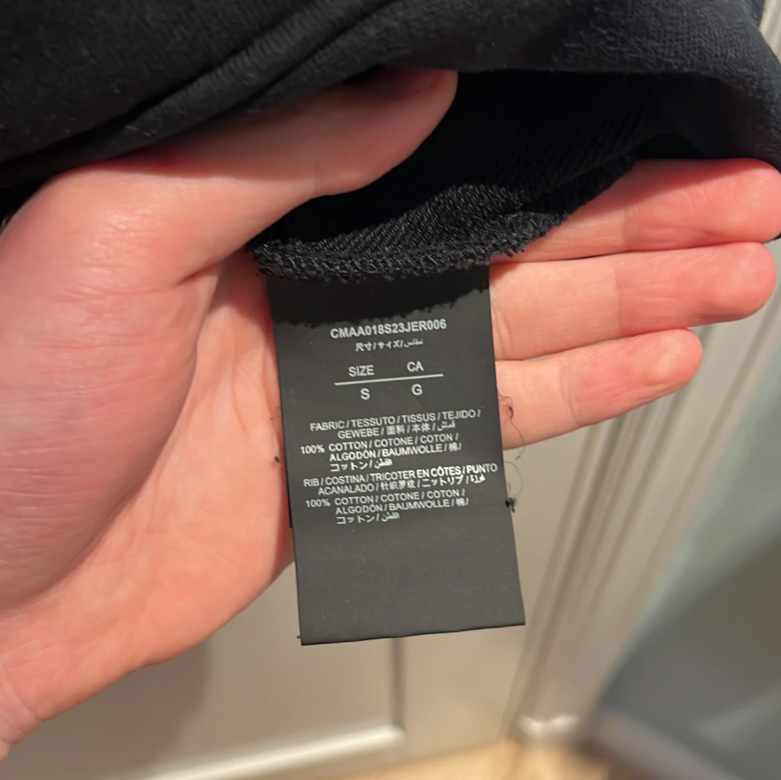 Svart hoodie med vingmönster från Marcelo Burlon - 93