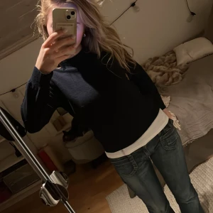 Mörkblå tröja - Fin stickad från Berkeley som aldrig är använd💗