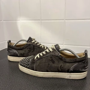 Loubs - Riktigt snygga och unika loubs | skick - 6/10 | bara skor med kommer | självklart äkta | skriv vid frågor och funderingar 