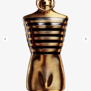 Guld- och svart randig parfymflaska/ Har den blåa verisonen med - Elegant parfymflaska i form av en torso med horisontella ränder i guld och svart. Flaskan har en unik och lyxig design som drar blickarna till sig. Perfekt för den som vill ha något utöver det vanliga på parfymhyllan.