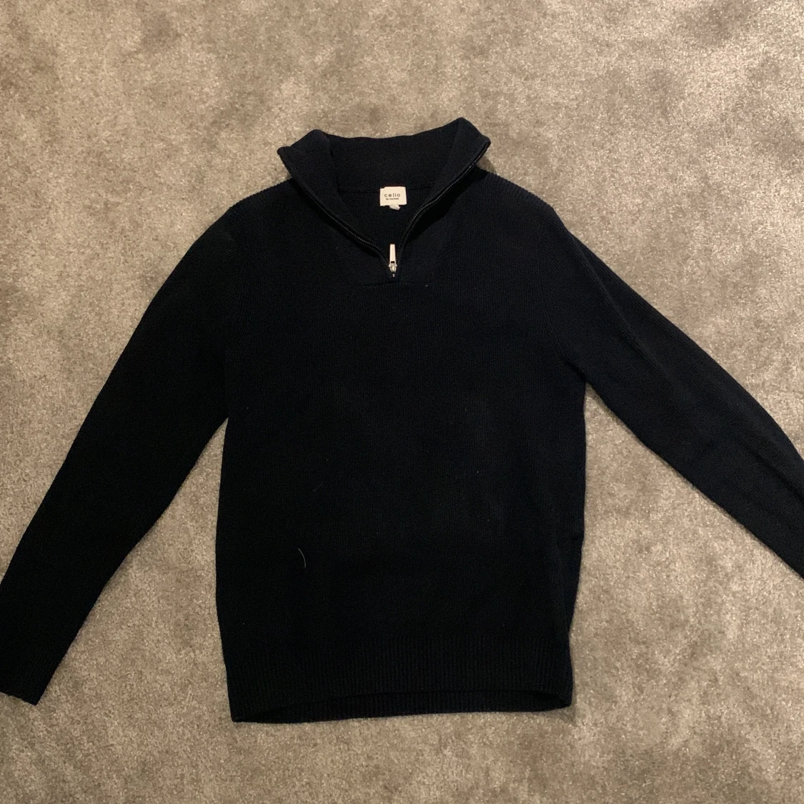 Mörkblå tröja med dragkedja från Celio - 1