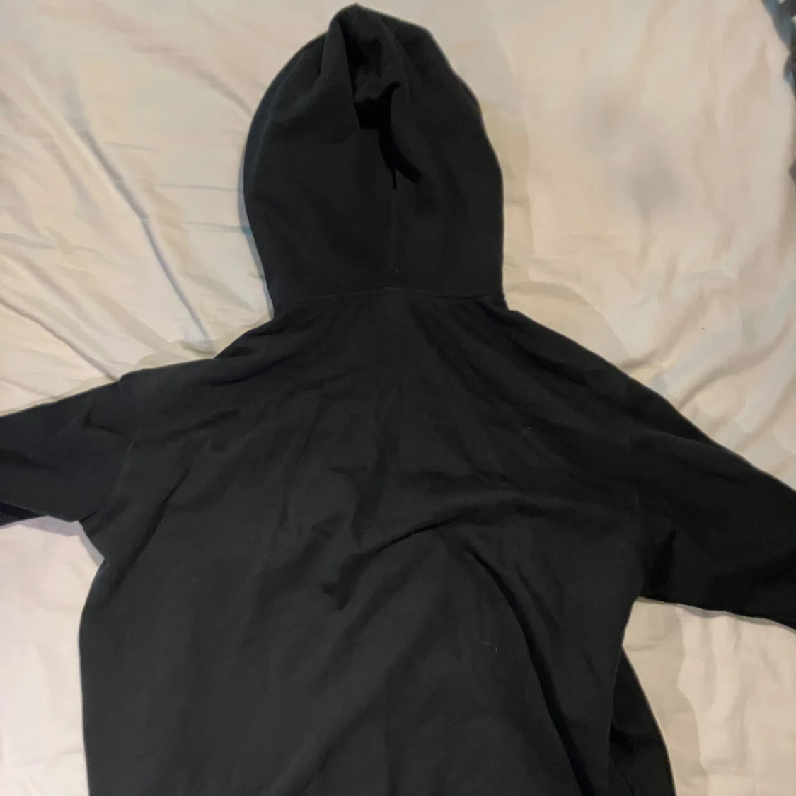 Svart hoodie från Weekday - 90