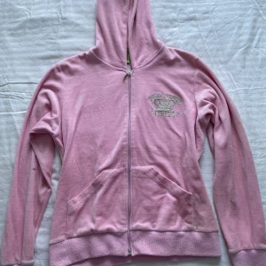 Juicy couture  - Juicy hoodie inte riktig och är extremt sliten och fläckar därav pris y2k Coquette vintage fairy 