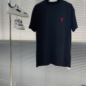 Ami T-shirt - Ami T-shirt, finns i alla storlekar och även andra färger! Skriv DM för mer info eller intresse ✅