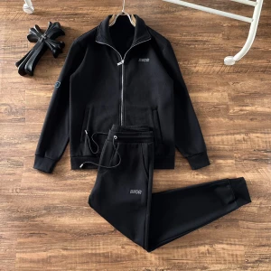 Dior set - Dior kofta och byxor, finns i alla storlekar! Skriv DM för mer info eller intresse!