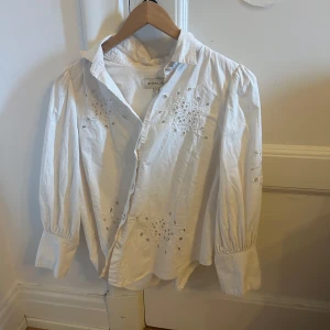 By Malina Shorta - Säljer nu denna fina shorta ifrån By Malina ❤️