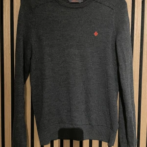 Morris tröja - Tja, säljer en Morris tröja i merino ull. Skicket är 9 av 10 och är sparsamt använd. Nypris 1599 mitt pris 500. Priset är inte satt i sten. Bara o skriva om ni har frågor 