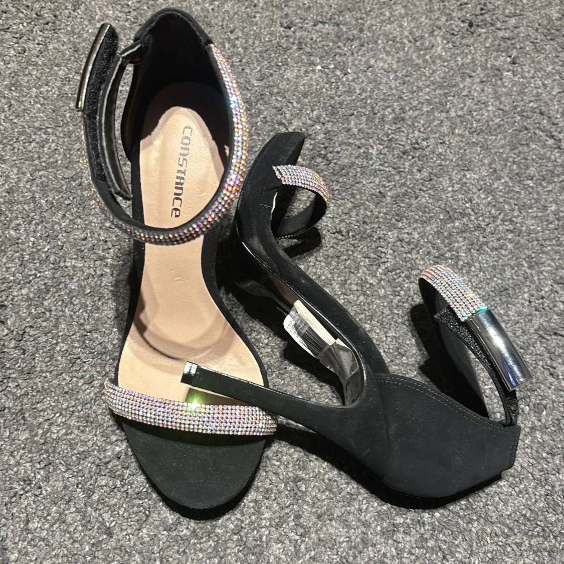 Svarta sandaler med glittriga detaljer från Constance - 90