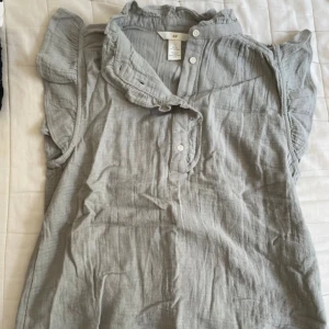 Blus från hm - Fina blusar men som inte kommit till användning💕 En för 90 två för 130