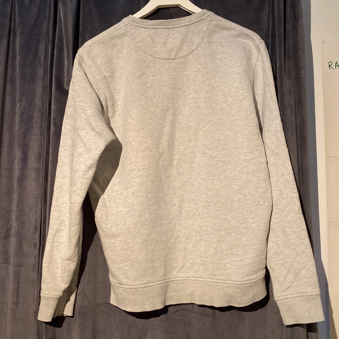 Grå sweatshirt från Lyle & Scott - 1