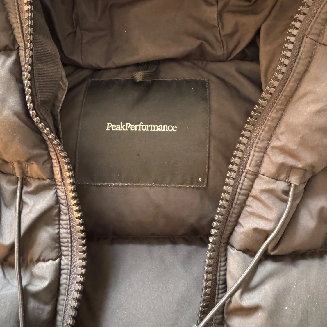 Svart dunjacka från Peak Performance - 1