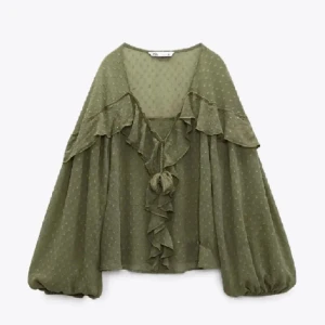 zara blus - populär zara blus. säljer för 250 kr kommer inte gå ner i pris