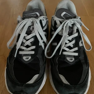 New Balance 990v6 “Black” - Good condition, just needs some cleaning. Size 40. Purchased in 2023