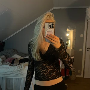 Spets tröja - Säljer denna skit snygga spets tröja från Gina. Använd några gånger men inget som märks av🤍