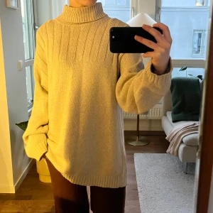 Stickad polotröja  - Mysig beige, stickad polotröja 