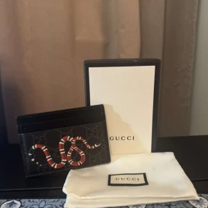 Gucci Korthållare - Nyskick! | Självklart äkta✅️ | Allt og finns och medkommer vid köp | Nypris 2400kr | Hör av er vid fler frågor och bilder.