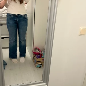 Blå bootcut jeans - Snygga blå bootcut jeans från lager 157💗