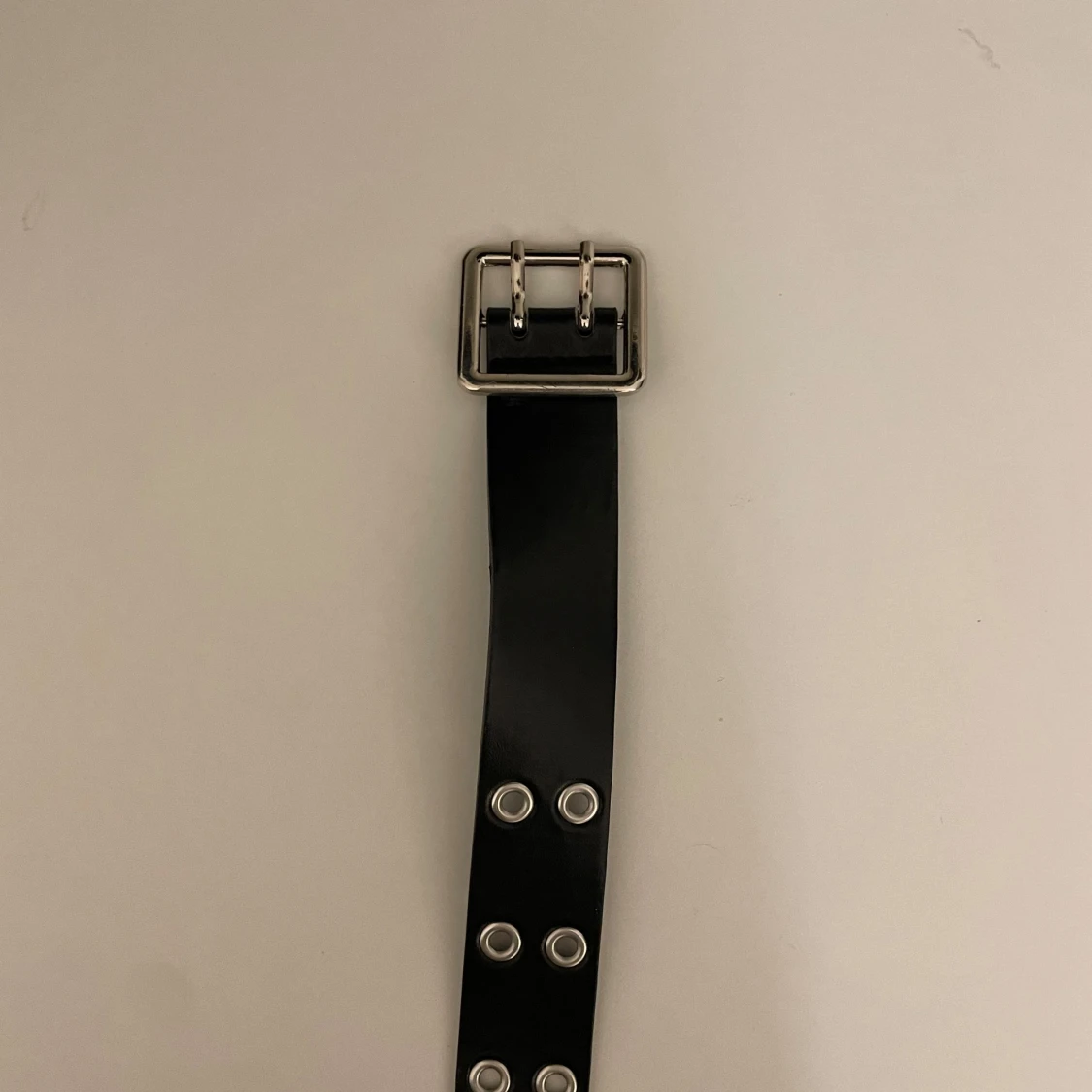 Svart bälte med nitar - 1