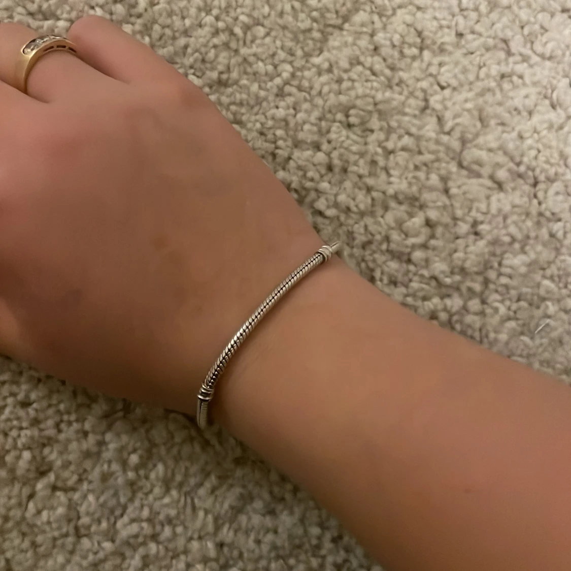 Silverfärgat armband