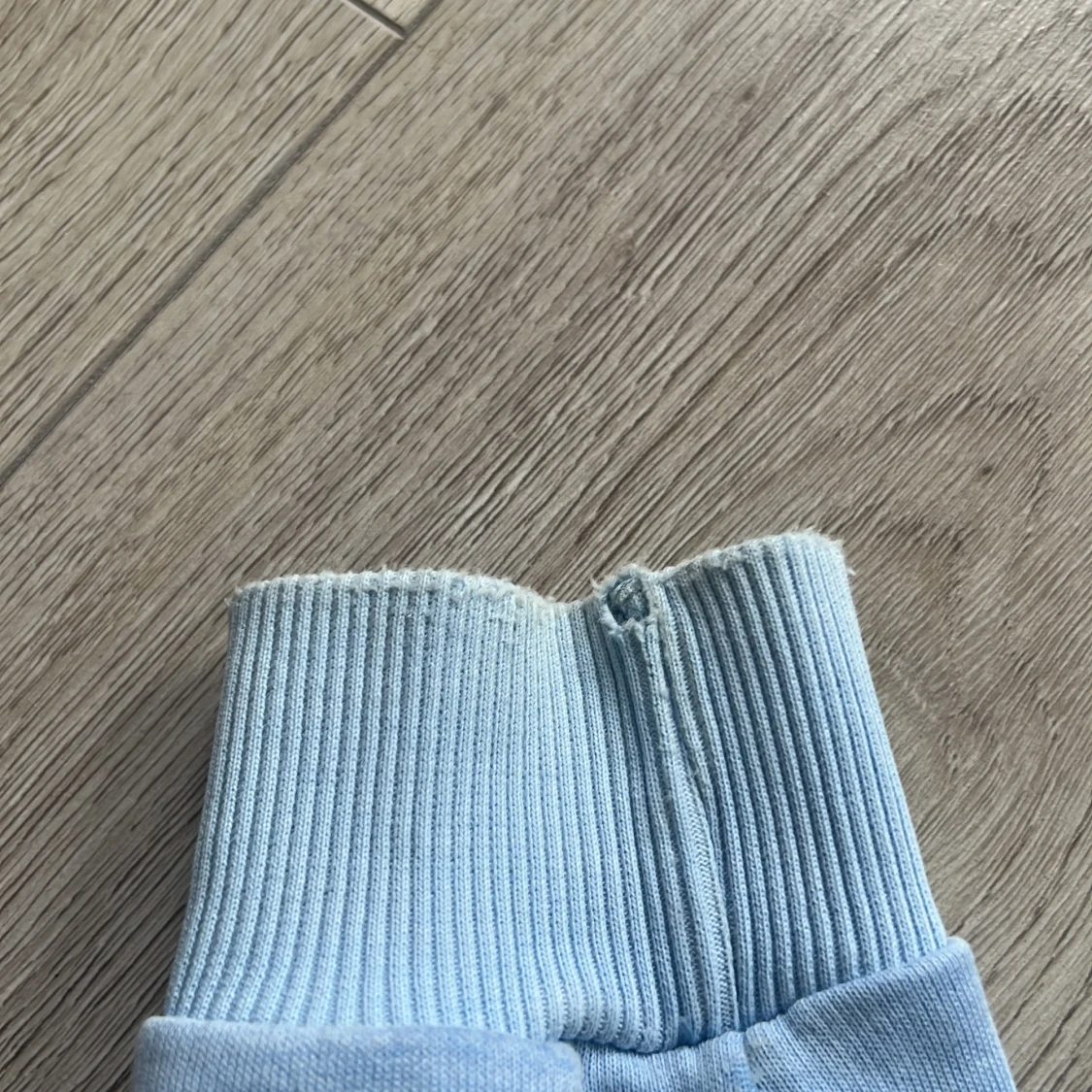 Ljusblå hoodie från Les Deux - 3