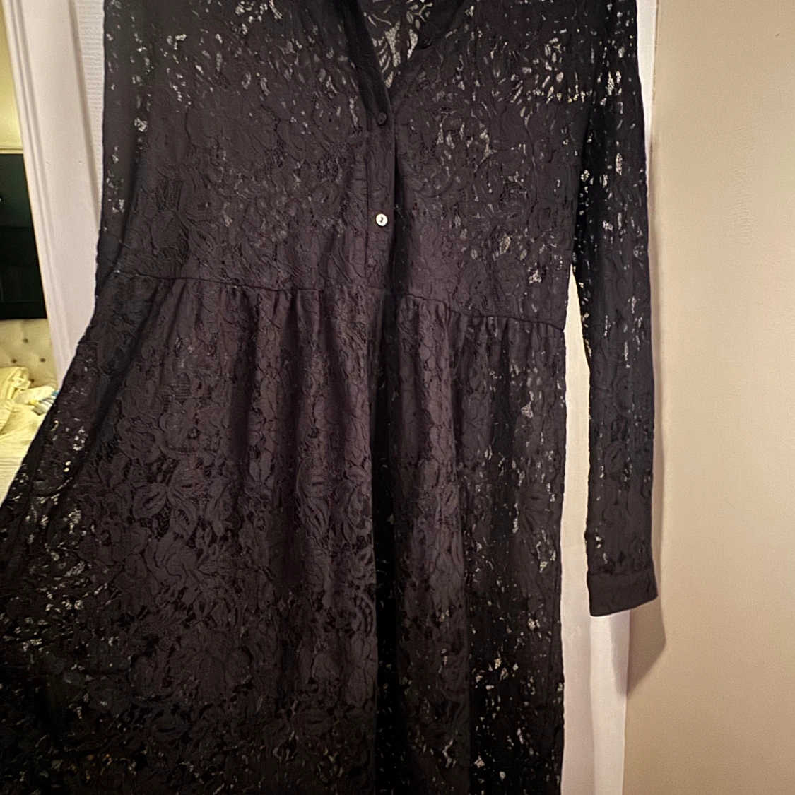 Svart spetsklänning från ICHI - 3