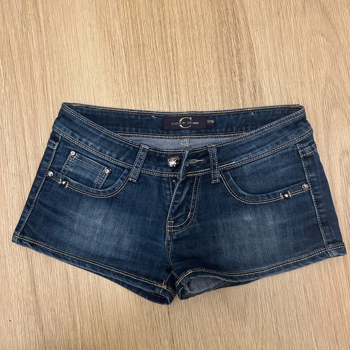 Mörkblå jeansshorts från Cherri Jeans