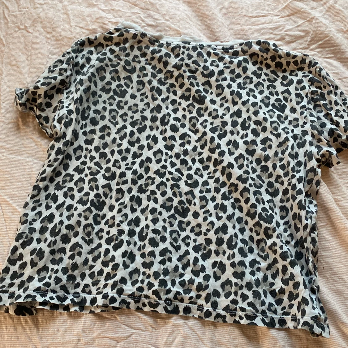 Leopardmönstrad topp från Divided - 2