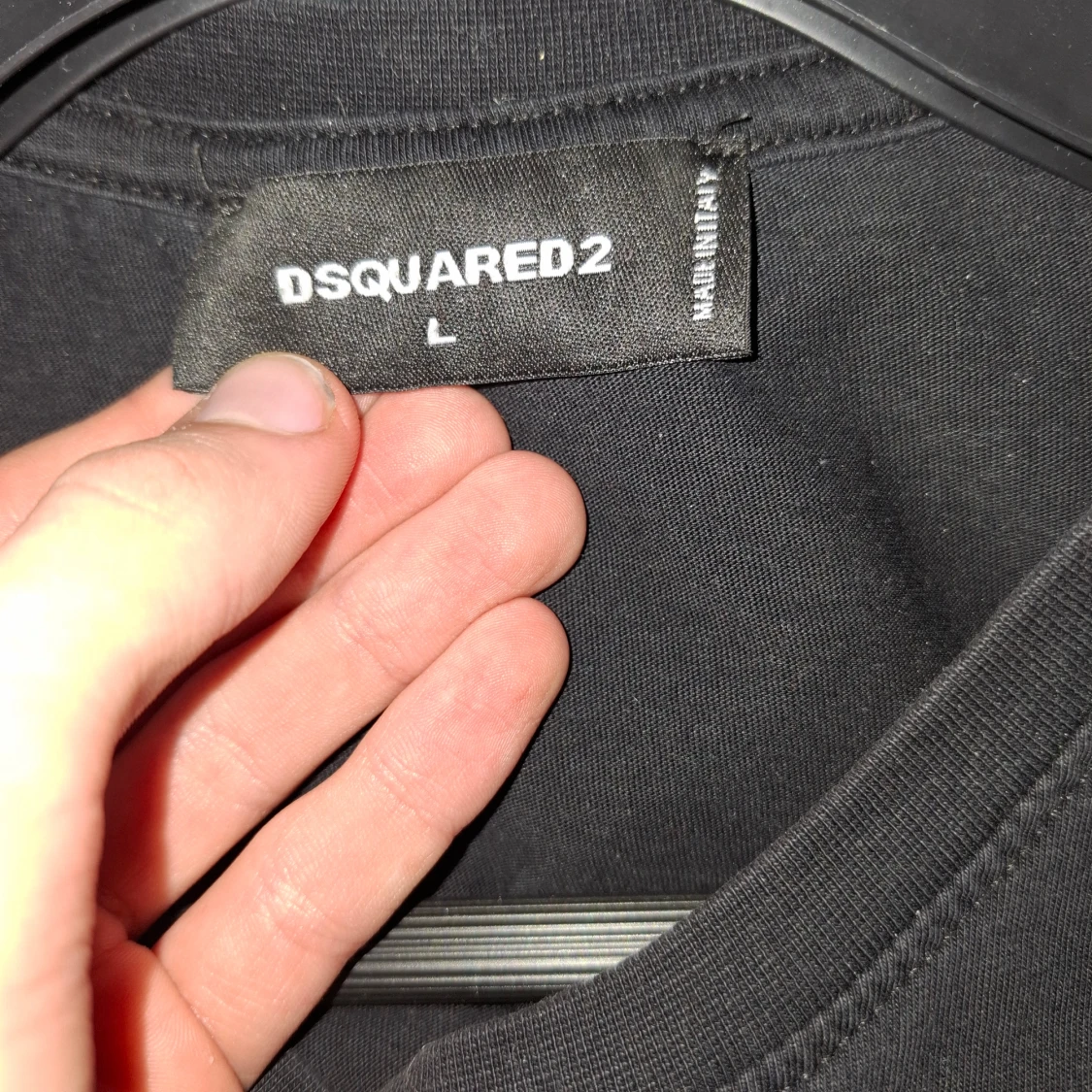 Svart t-shirt från Dsquared2 passar S-M - 1