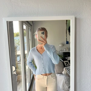 Brandymelville cardigan - En stickad tröja från brandymelville köpt i Amsterdam. 