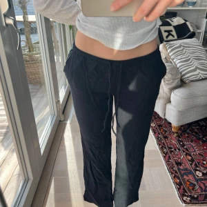 Lågmidjade linnebyxor - Balla lågmidjade linnebyxor från H&M. ⭐️